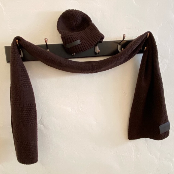 Louis Vuitton Mens Beanie And Scarfing